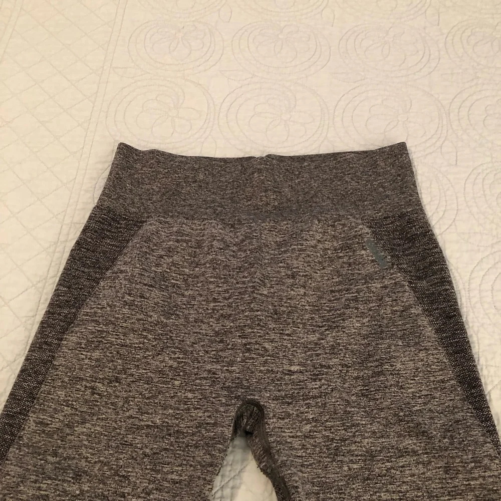 Gymshark Flex high waisted contouring seamless leggings. Women’s size large.